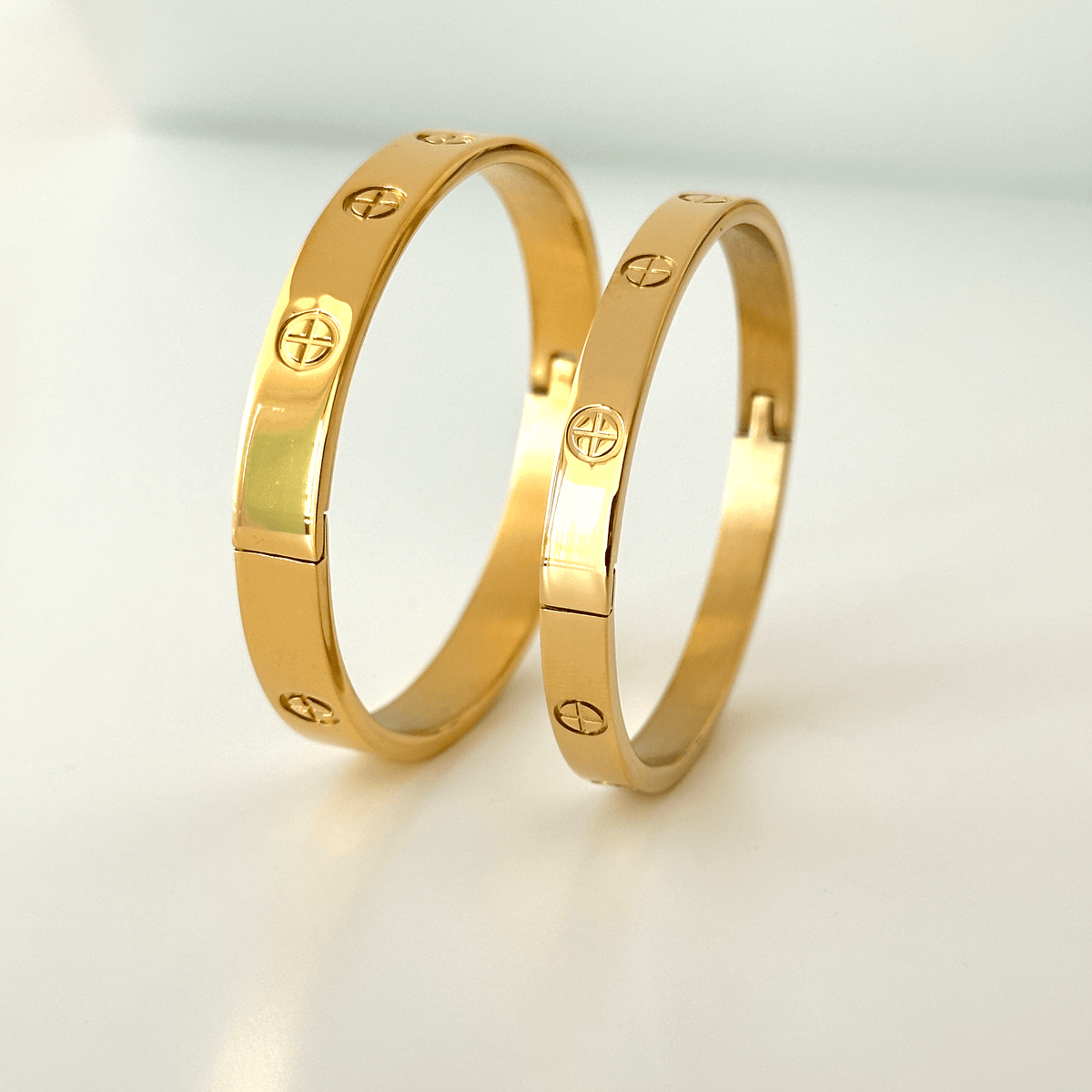 Side angle of gold plated stainless steel couple bangle
